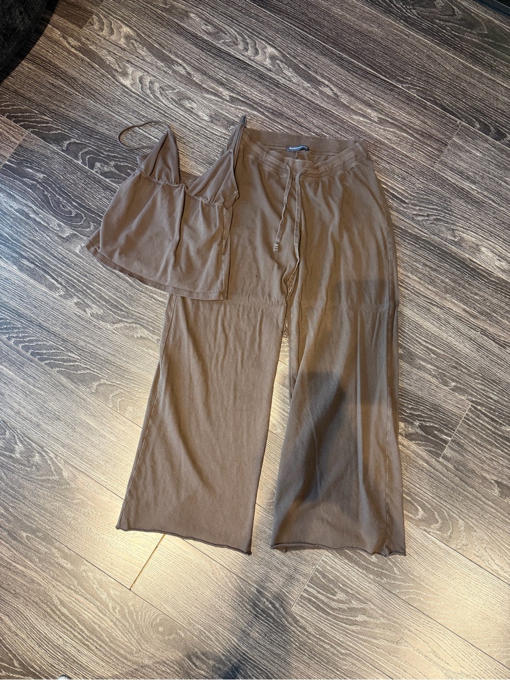 SET | Tank and Cropped Pants | Brandy Melville Brown Wide-Leg Lounge Pants Set